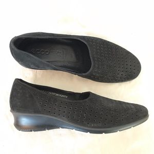 Ecco Black Suede Perforated Loafers sz EU39